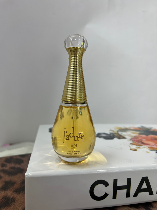 عطر مینیاتوری جادور -عطر دیور جادور