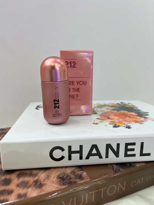 عطر ادکلن ۲۱۲ سک سی زنانه