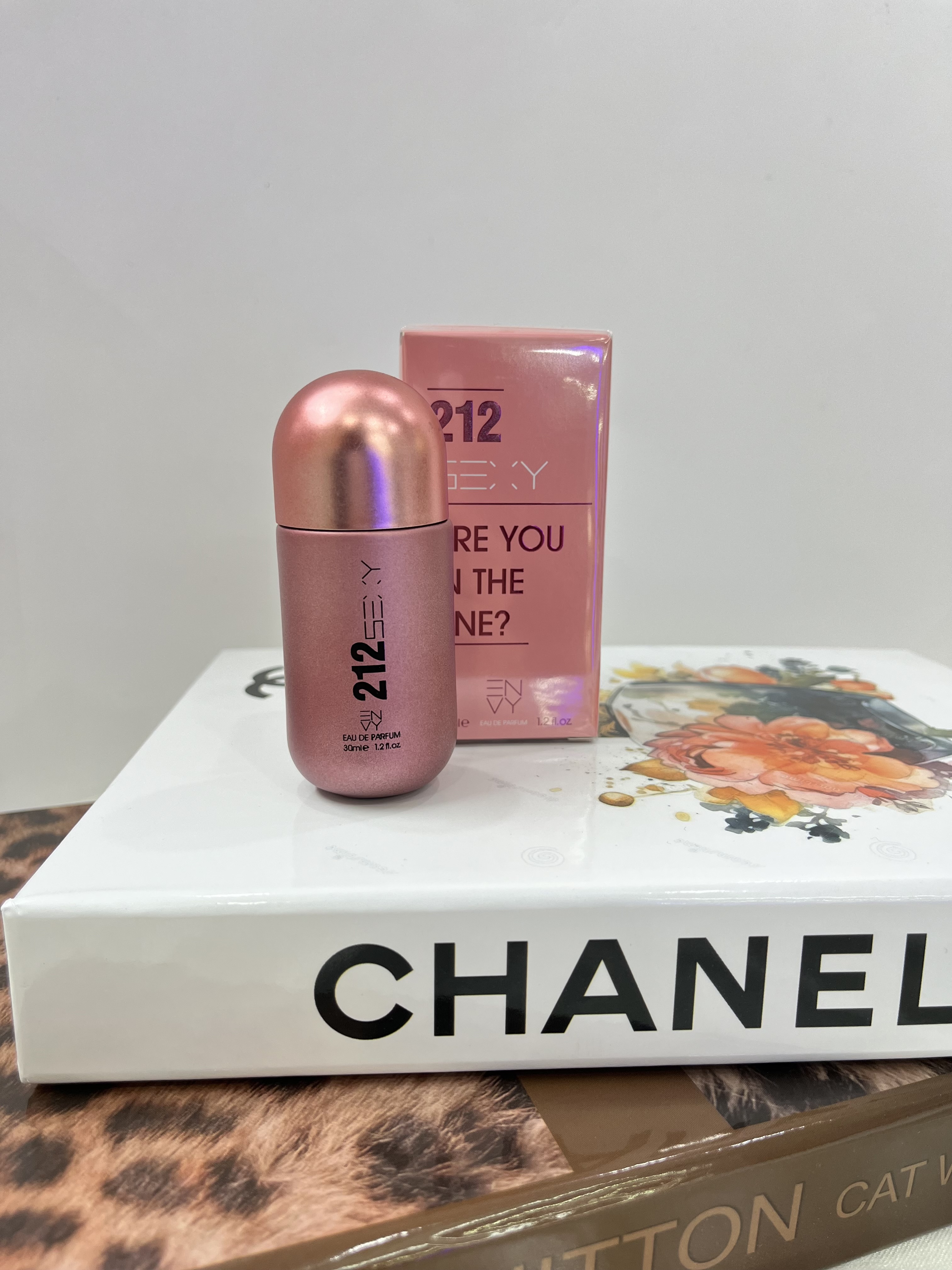 عطر ادکلن ۲۱۲ سک سی زنانه